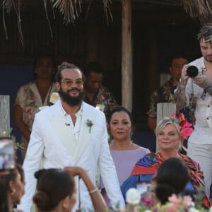 Exclusif - Joakim Noah et ses parents, Yannick Noah et Cecilia Rodhe - Joakim Noah et Lais Ribeiro se sont mariés devant leurs amis et leur famille sur la plage de Trancoso au Brésil le 13 juillet 2022.