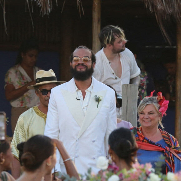 Exclusif - Joakim Noah et ses parents, Yannick Noah et Cecilia Rodhe - Joakim Noah et Lais Ribeiro se sont mariés devant leurs amis et leur famille sur la plage de Trancoso au Brésil le 13 juillet 2022.