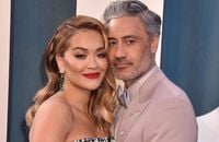 Rita Ora s'est mariée en secret à Taika Waititi : une cérémonie discrète mais forte en émotions !