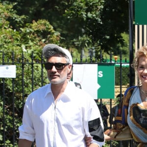 Rita Ora et son fiancé Taika Waititi à la finale messieurs du tournoi de Wimbledon au All England Lawn Tennis and Croquet Club à Londres, Royaume Uni, le 10 juillet 2022.