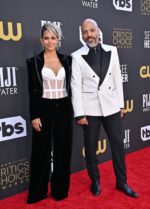 Halle Berry and Van Hunt - Photocall de la 27ème édition des Critics Choice Awards à Los Angeles le 13 mars 2022.