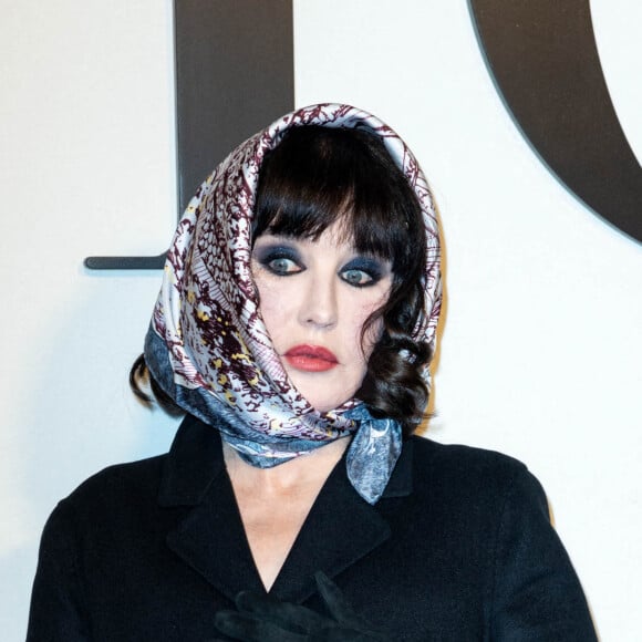 Isabelle Adjani - Photocall du défilé de mode automne-hiver 2022/2023 "Christian Dior" lors de la fashion week de Paris. Le 1er mars 2022 © Olivier Borde / Bestimage 