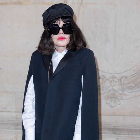 Isabelle Adjani lors du photocall du défilé Dior Haute Couture Printemps/Été 2022 dans le cadre de la Fashion Week de Paris, France, le 24 janvier 2022. © Rindoff-Borde/Bestimage 