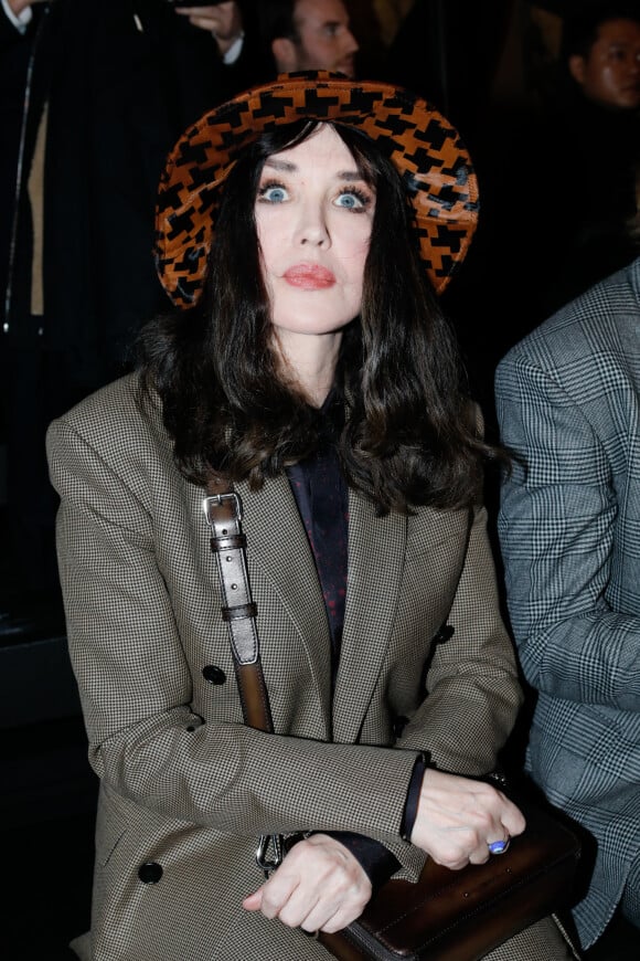 Isabelle Adjani - Front row au défilé de mode Homme automne-hiver 2020/2021 " Berluti " lors de la fashion week à Paris. Le 17 janvier 2020 © Veeren - Christophe Clovis / Bestimage 