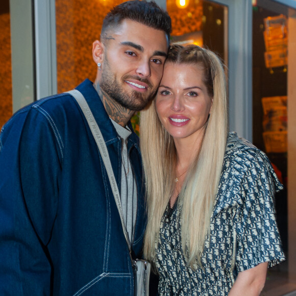 Exclusif - Thibault Garcia et sa femme Jessica Thivenin lors de la soirée " Come Chill with Booba " au bar Le Tube à Dubaï le 21 octobre 2021. © Nicolas Briquet / Bestimage