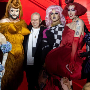 Jean-Paul Gaultier et les candidates de l'émission "Drag Race France" - 19ème "Diner de la Mode" au bénéfice de Sidaction au Pavillon Cambon Capucines dans le cadre de la Fashion Week de Paris, France. Le 7 juillet 2022. © Olivier Borde-Bertrand Rindoff Petroff / Bestimage 