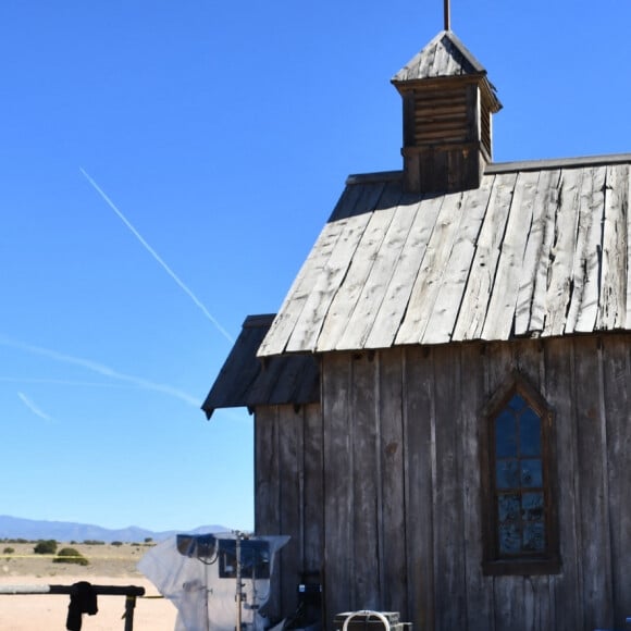 Le département du shériff de Santa Fe dévoile des photos et des vidéos du drame qui coûté la vie à Halyna Hutchins lors du tournage du film "Rust" avec Alec Baldwin.