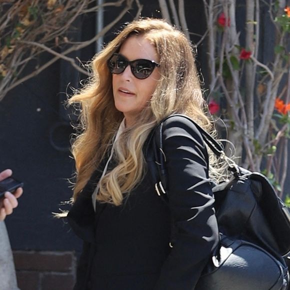 Exclusif - Lisa Marie Presley se promène avec sa fille à Los Angeles le 21 juin 2022