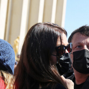 Arthur Essebag et sa compagne Mareva Galanter - Hommage à Sarah Halimi, assassinée en avril 2017, sur la place du Trocadero à Paris. Le 25 avril 2021