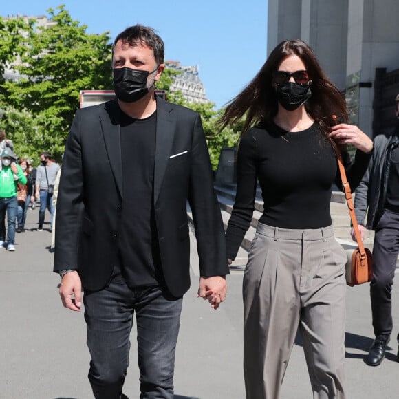 Arthur (Jacques Essebag) et sa compagne Mareva Galanter - Arrivées des people à la manifestation de soutien à la famille de Sarah Halimi sur la place du Trocadéro à Paris le 25 avril 2021. © Cyril Moreau/Bestimage