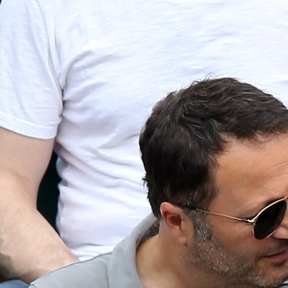 Arthur (Jacques Essebag) et sa compagne Mareva Galanter dans les tribunes lors de la finale homme des Internationaux de Tennis de Roland-Garros à Paris, le 11 juin 2017. © Jacovides-Moreau/Bestimage