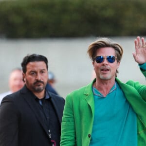 Brad Pitt arrive à la première du film "Bullet Train" à Los Angeles, le 1er août 2022.