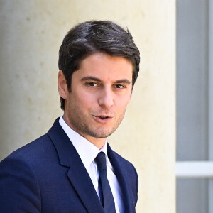 Gabriel Attal (ministre délégué auprès du ministre de l'Economie, des Finances et de la Souveraineté industrielle et numérique chargé des Comptes publics) - Sortie du Conseil des ministres au palais de l'Elysée à Paris, le 29 juillet 2022. © Federico Pestellini / Panoramic / Bestimage