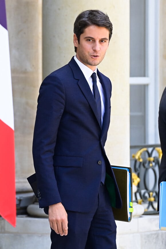 Gabriel Attal (ministre délégué auprès du ministre de l'Economie, des Finances et de la Souveraineté industrielle et numérique chargé des Comptes publics) - Sortie du Conseil des ministres au palais de l'Elysée à Paris, le 29 juillet 2022. © Federico Pestellini / Panoramic / Bestimage