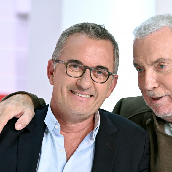 Christophe Dechavanne et Bernard Lavilliers - Enregistrement de l'émission Vivement dimanche prochain au studio Gabriel, présentée par Michel Drucker. © Guillaume Gaffiot / Bestimage