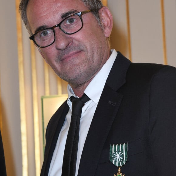 Christophe Dechavanne reçoit le grade d'Officier des Arts et des Lettres au Ministère de la Culture à Paris le 15 mai 2019. © Coadic Guirec / Bestimage  