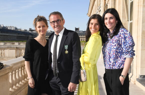 Christophe Dechavanne en famille avec ses filles Pauline et Ninon et sa compagne Elena Foïs le 15 mai 2019. © Coadic Guirec / Bestimage  