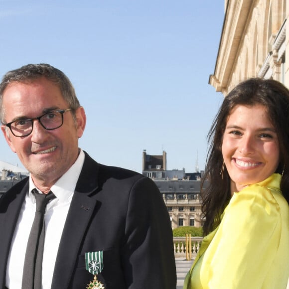 Christophe Dechavanne en famille avec ses filles Pauline et Ninon et sa compagne Elena Foïs le 15 mai 2019. © Coadic Guirec / Bestimage  