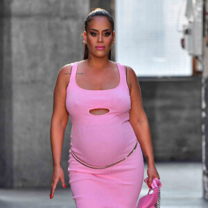 Amel Bent (enceinte) - Défilé Nicolas Lecourt Mansion "Collection Femme Prêt-à-Porter Automne/Hiver 2022" lors de la Fashion Week de Paris (PFW) le 8 mars 2022.