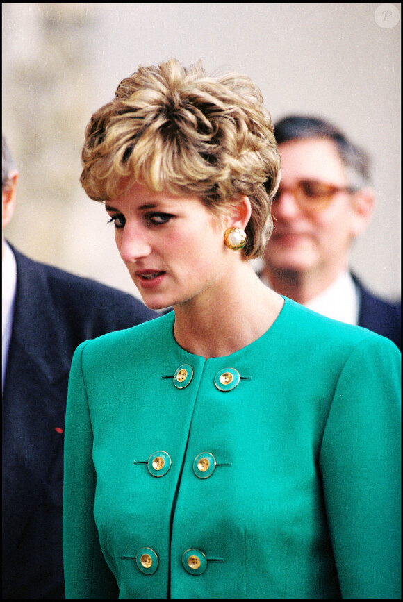 Lady Diana en visite à Paris