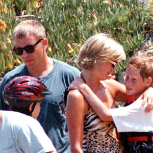 Diana, princesse de Galles en vacances à Saint-Tropez avec son fils Harry en juillet 1997.