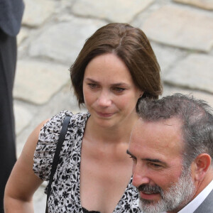 Thierry Frémaux, Jean Dujardin et sa femme Nathalie Péchalat lors de la cérémonie d'hommage national à Jean-Paul Belmondo à l'Hôtel des Invalides à Paris, France, le 9 septembre 2021. © Dominique Jacovides/Bestimage 