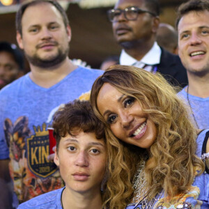 Cathy Guetta et son fils Tim Elvis sont venus assister au défilé des meilleurs écoles de samba, celle du groupe spécial. Ils ont assisté aux défilés dans la loge "King" une loge haut de gamme où de nombreuses personnalités viennent assister au carnaval de Rio . Rio de Janeiro le 4 Mars 2019. © Denis Raphaël / Carnavalderio.fr / Bestimage  No web pour Belgique et Suisse 
