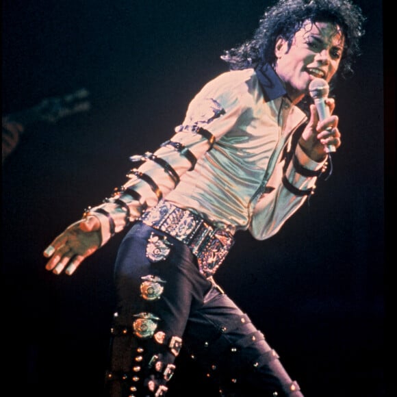 Michael Jacjson sur scène en concert à Londres en 1988 lors de la tournée "Bad Tour".