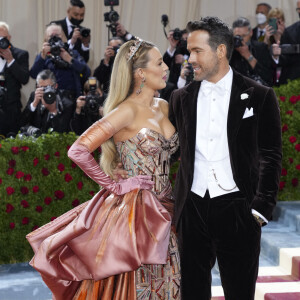Blake Lively avec son mari Ryan Reynolds - Les célébrités arrivent à la soirée du "MET Gala 2022" à New York, le 2 mai 2022. © Future-Image via Zuma Press/Bestimage 