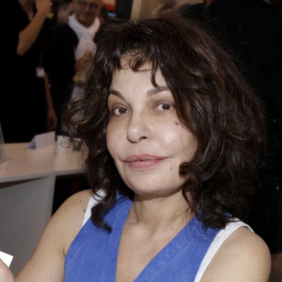 Isabelle Mergault lors de la 37ème édition du Salon du livre au parc des expositions, à la porte de Versailles, à Paris, France, le 26 mars 2017. © Cédric Perrin/Bestimage 