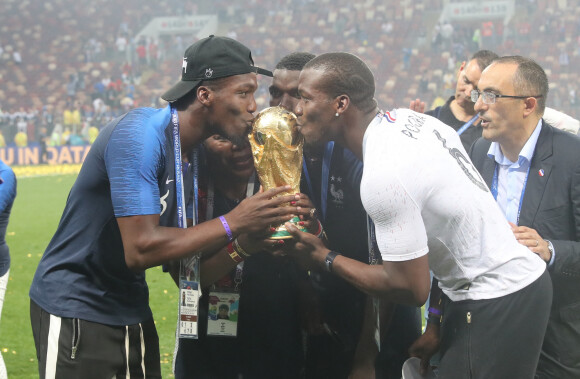 Paul Pogba avec sa mère Yeo et ses frères Florentin Pogba et Mathias Pogba - Finale de la Coupe du Monde de Football 2018 en Russie à Moscou, opposant la France à la Croatie (4-2) le 15 juillet 2018 © Cyril Moreau/Bestimage 