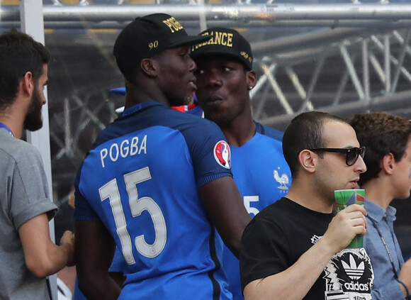 Florentin Pogba et Mathias Pogba (Frère de Paul Pogba) lors du match de la finale de l'Euro 2016 Portugal-France au Stade de France à Saint-Denis, France, le 10 juillet 2016. © Cyril Moreau/Bestimage 