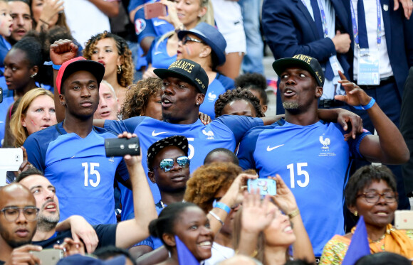 Florentin Pogba et Mathias Pogba lors du match de la finale de l'Euro 2016 Portugal-France au Stade de France à Saint-Denis, France, le 10 juillet 2016. © Cyril Moreau/Bestimage 