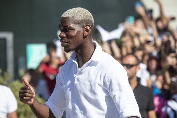 Paul Pogba arrive dans un centre médical de Turin avant de jouer avec la Juventus le 9 juillet 2022. 