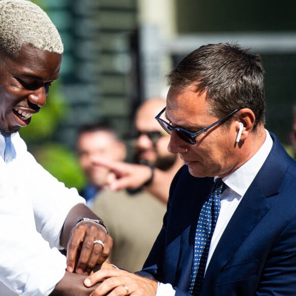 Paul Pogba arrive dans un centre médical de Turin avant de jouer avec la Juventus le 9 juillet 2022. 