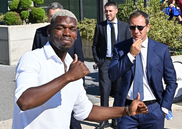 Paul Pogba arrive dans un centre médical de Turin avant de jouer avec la Juventus le 9 juillet 2022. © ANSA via ZUMA Press / Bestimage 