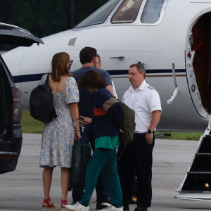 Ben Affleck et ses enfants à l'aéroport privé de Savannah, au lendemain de son mariage avec Jennifer Lopez. Le couple a célébré leur mariage, dans le domaine de Riceboro de l'acteur, entouré de leurs amis et de leur famille. Le 21 août 2022