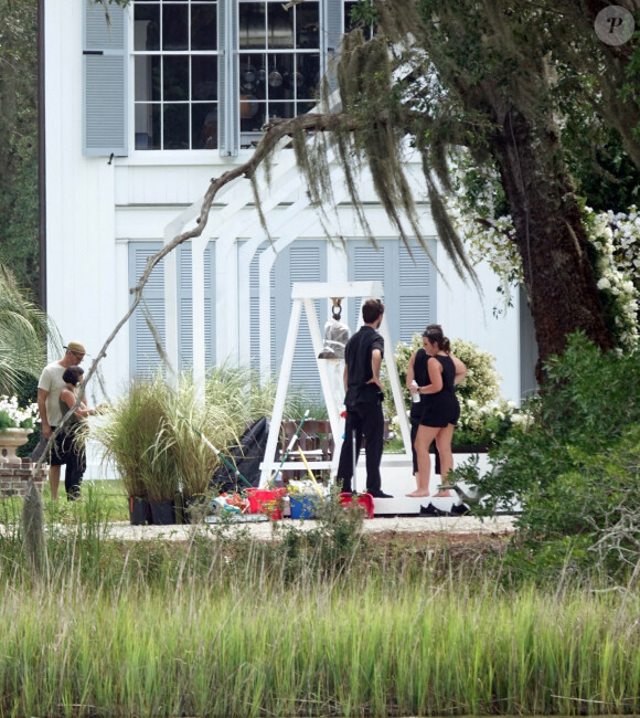 Exclusif - NO WEB - Une Cloche est installée dans le jardin de la propriété de Ben Affleck pour célébrer son Mariage avec Jennifer Affleck (Lopez) à Riceboro, Savannah, États-Unis le 20 Août 2022.