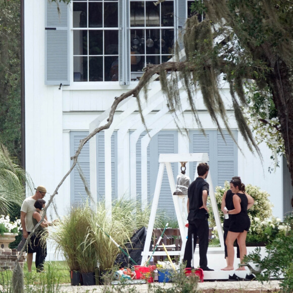 Exclusif - NO WEB - Une Cloche est installée dans le jardin de la propriété de Ben Affleck pour célébrer son Mariage avec Jennifer Affleck (Lopez) à Riceboro, Savannah, États-Unis le 20 Août 2022.