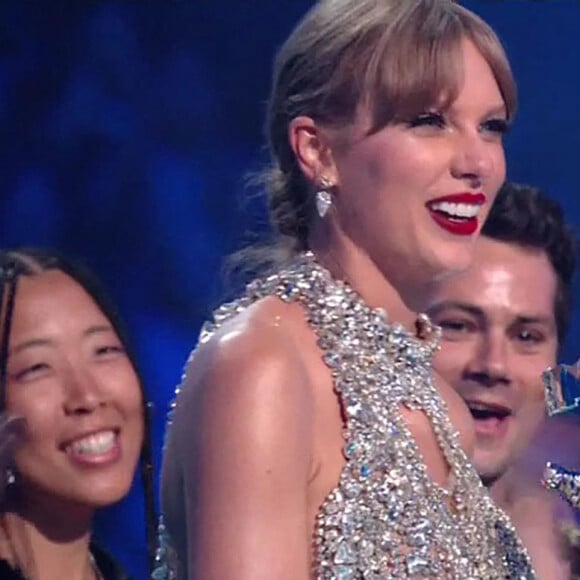 Taylor Swift reçoit le prix de la meilleure vidéo format long lors des Video Music Awards 2022 à Newark le 28 août 2022. 