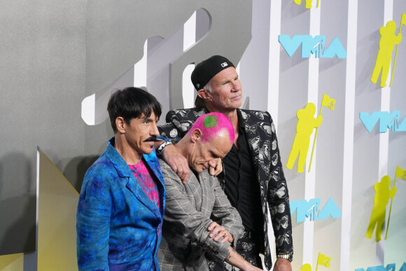 Anthony Kiedis, Flea and Chad Smith of 'The Red Hot Chili Peppers' - Photocall des Video Music Awards (VMA) au Prudential Center à Newark le 28 août 2022. 