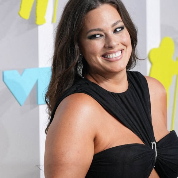 Ashley Graham - Photocall des Video Music Awards (VMA) au Prudential Center à Newark le 28 août 2022. 