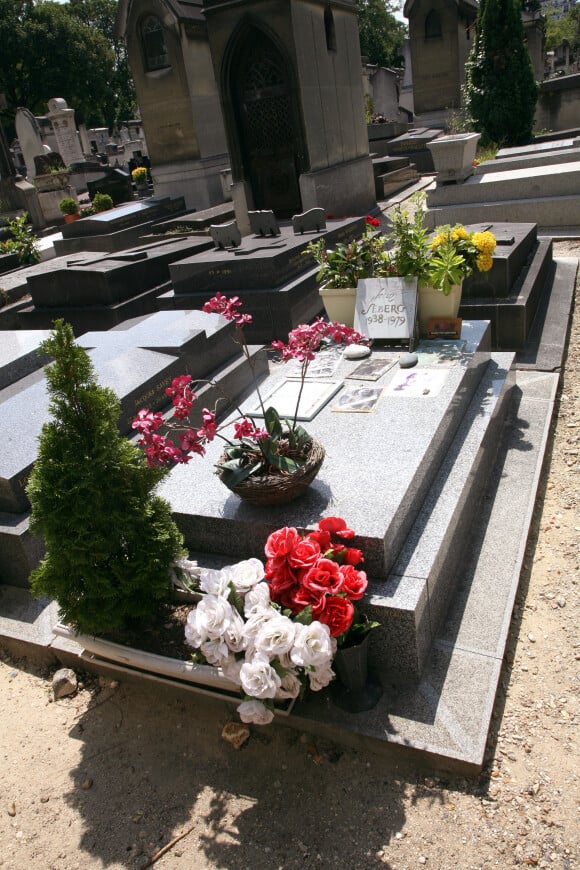 La tombe de Jean Seberg au cimetière de Montparnasse à Paris.