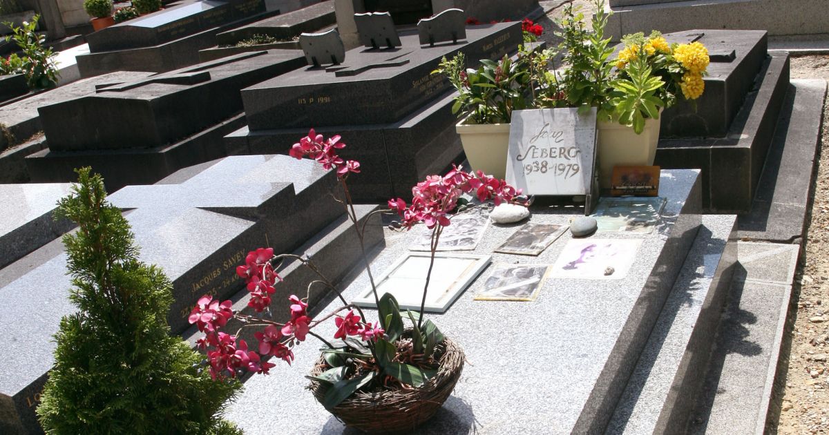 La tombe de Jean Seberg au cimetière de Montparnasse à Paris. - Purepeople