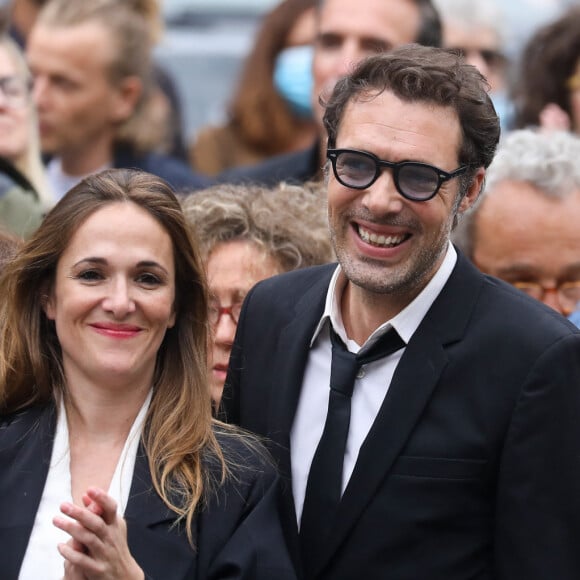 Victoria Bedos, Nicolas Bedos - Sorties - Hommage à Guy Bedos en l'église de Saint-Germain-des-Prés à Paris