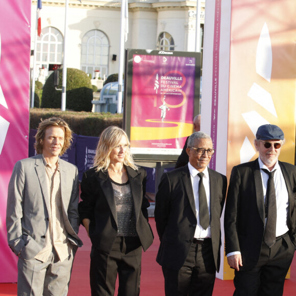 Sophie Letourneur, Alex Lutz, Léa Drucker, Yasmina Khadra, Arnaud Desplechin, Pierre Deladonchamps, Marine Vacth, Jean-Paul Civeyrac - Cérémonie d'ouverture de la 48e édition du Festival du Cinéma Américain de Deauville, le 2 septembre 2022. © Denis Guignebourg/Bestimage