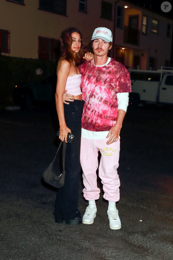 Brooklyn Beckham et sa femme Nicola Peltz-Beckham vont à la soirée rose du club "Off Sunset" à Los Angeles, le 27 août 2022.