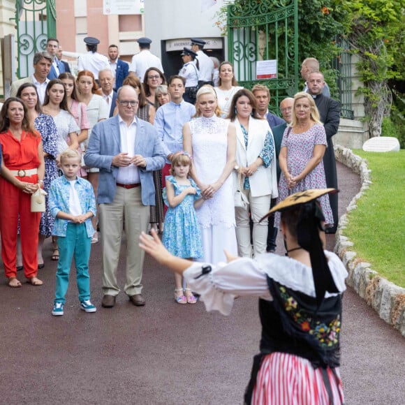 La princesse Charlene de Monaco, le prince Albert II de Monaco, le prince Jacques de Monaco, marquis des Baux, la princesse Gabriella de Monaco, comtesse de Carladès, Mélanie De Massy - La famille princière de Monaco lors du traditionnel Pique-nique des monégasques au parc princesse Antoinette à Monaco le 3 septembre 2022. © Olivier Huitel/Pool Monaco/Bestimage 