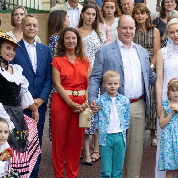 La princesse Charlene de Monaco, le prince Albert II de Monaco, le prince Jacques de Monaco, marquis des Baux, la princesse Gabriella de Monaco, comtesse de Carladès, le maire de Monaco Georges Marsan, Mélanie De Massy - La famille princière de Monaco lors du traditionnel Pique-nique des monégasques au parc princesse Antoinette à Monaco le 3 septembre 2022. © Olivier Huitel/Pool Monaco/Bestimage 