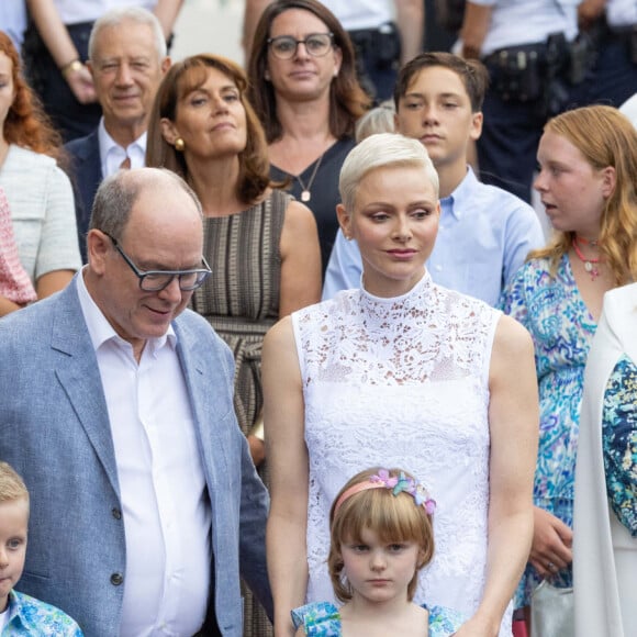 La princesse Charlene de Monaco, le prince Albert II de Monaco, le prince Jacques de Monaco, marquis des Baux, la princesse Gabriella de Monaco, comtesse de Carladès, Mélanie De Massy - La famille princière de Monaco lors du traditionnel Pique-nique des monégasques au parc princesse Antoinette à Monaco le 3 septembre 2022. © Olivier Huitel/Pool Monaco/Bestimage 